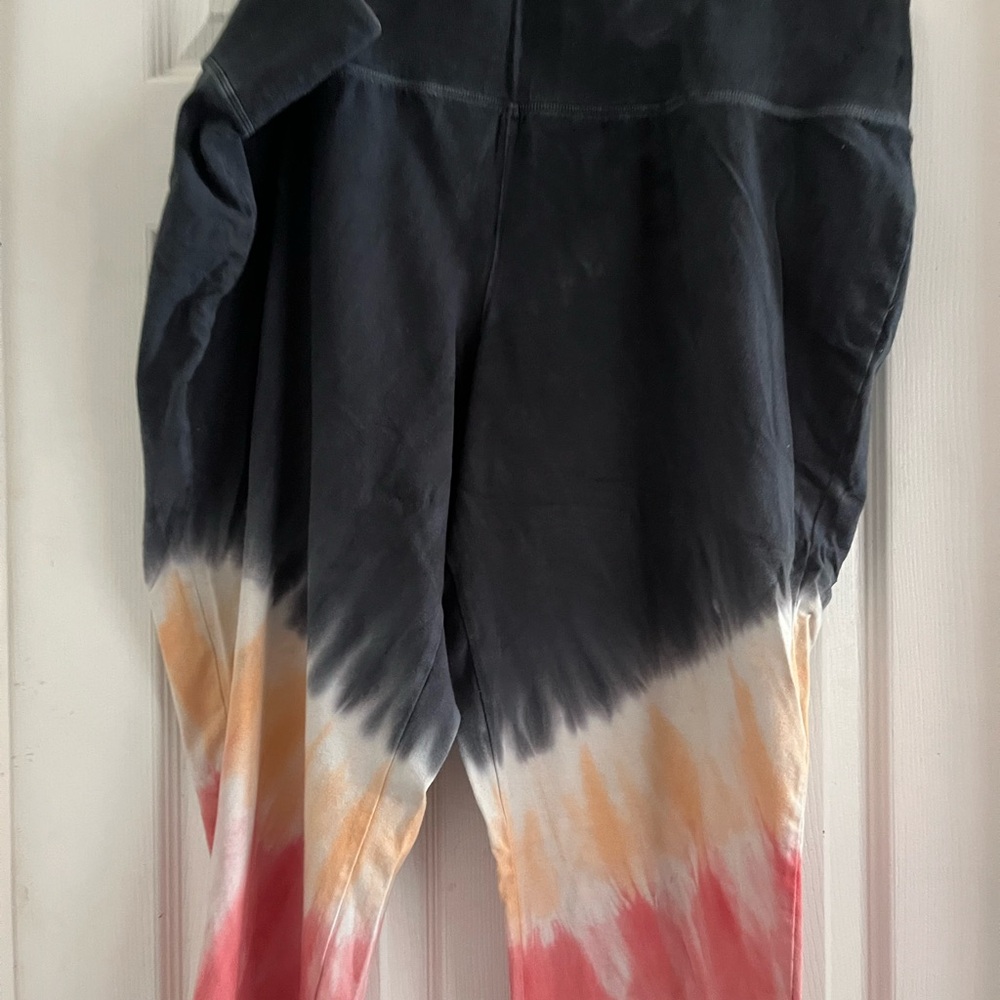 Livi Active Black and Multicolor Tie-Dye Capris